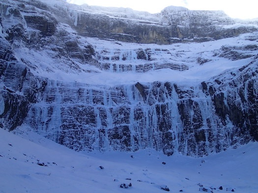 escalada en hielo pirineos gavarnie guia santi padros