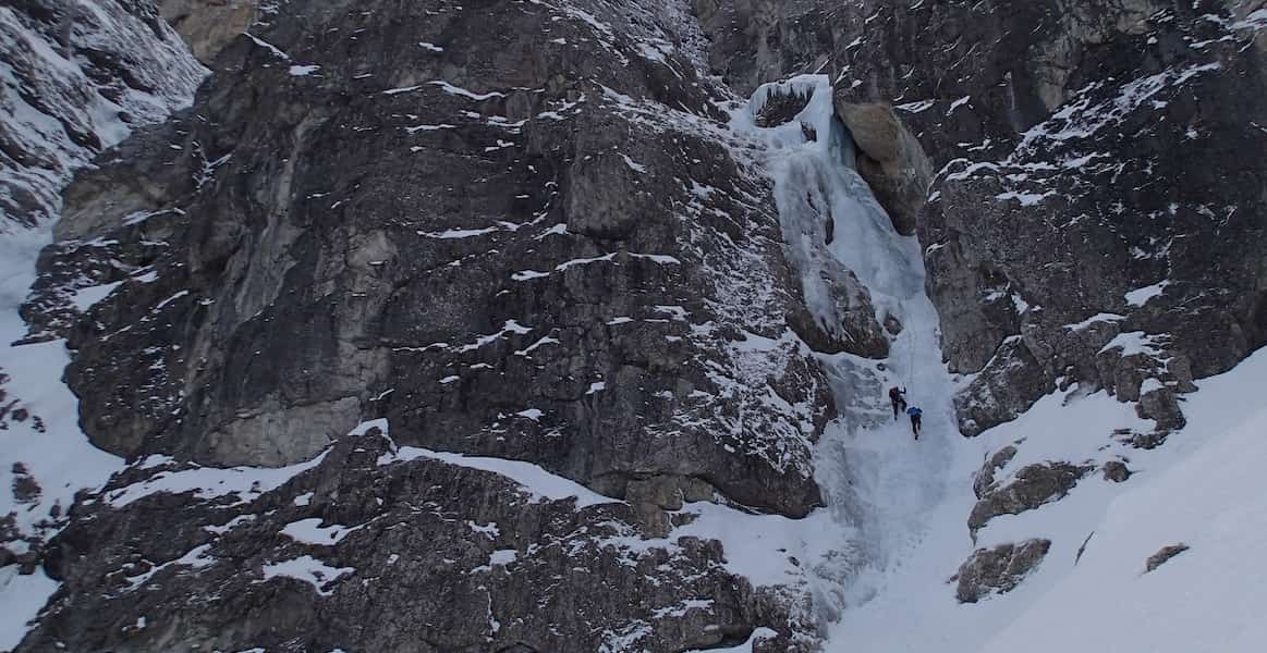 escalada en hielo pirineos izas canfranc canal roya