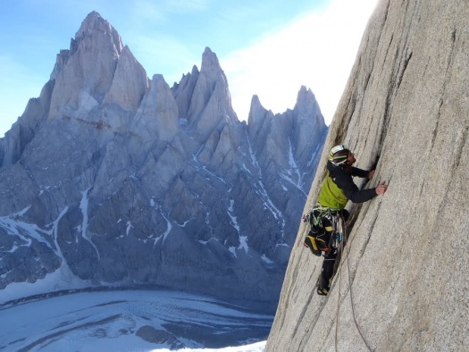 expedicion patagonia escalar alpinismo cerro torre fitz roy guia montana