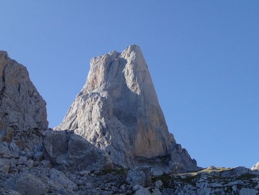 guia escalada picos de europa naranjo de bulnes
