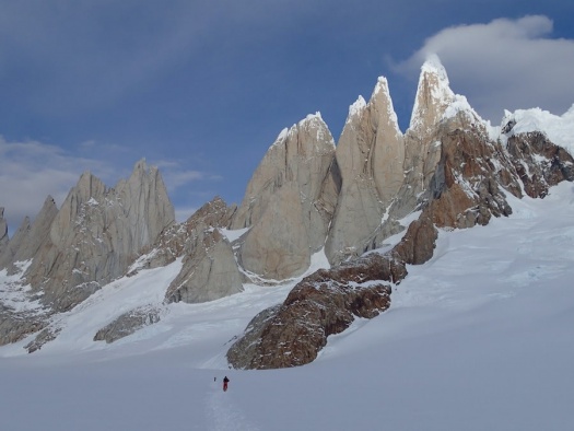 trekking senderismo patagonia vuelta al cerro torre guia montana